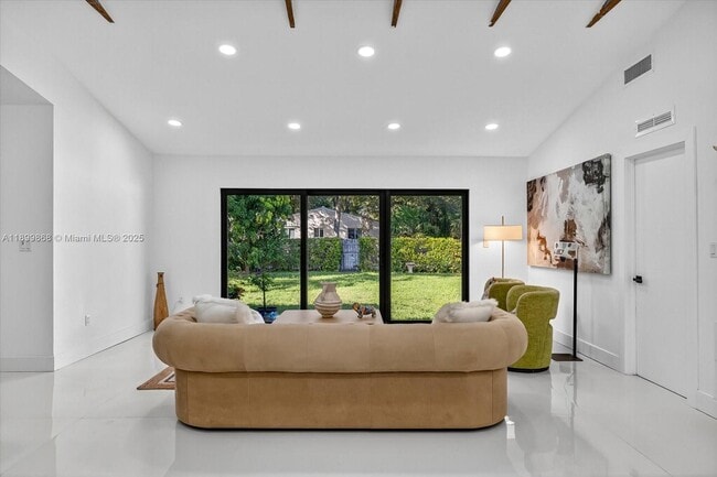 Photo - 125 NE 107th St