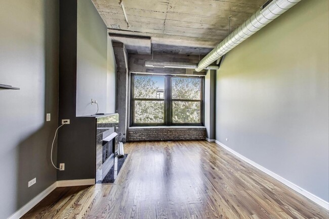 Photo - 1071 W 15th St Unit 352