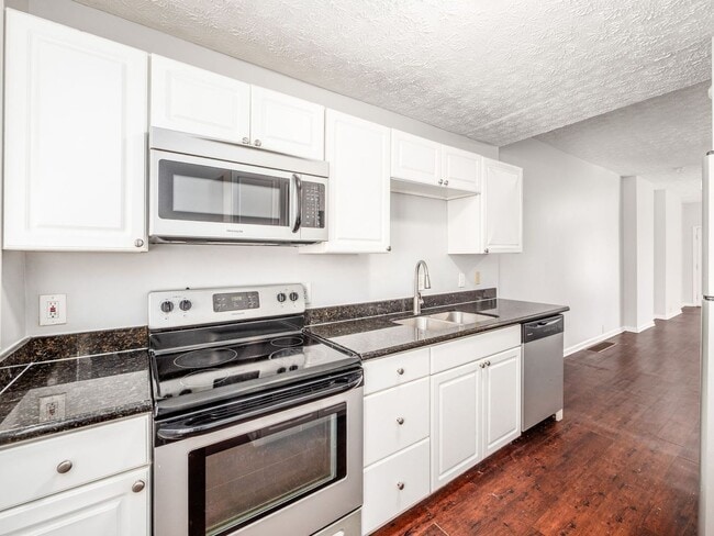 Building Photo - 421 E Mithoff St