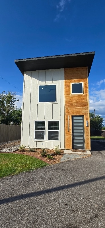 Photo - 404 W Wichita St