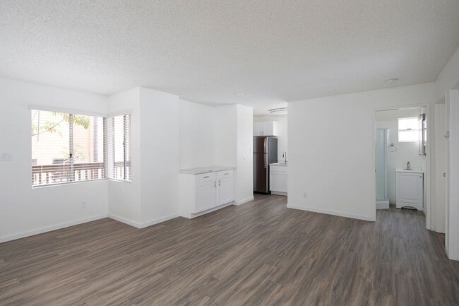Building Photo - Gorgeous 2BR in Hillcrest with 2 Parking S... Unit 05 Rental