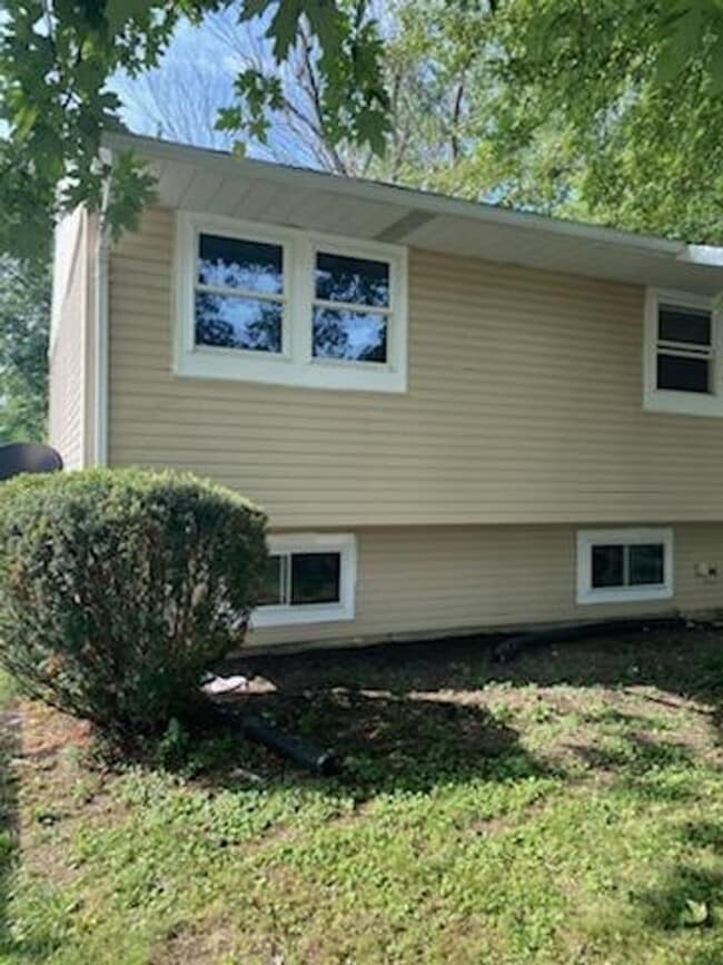 Charming 3-Bedroom Home with Spacious Yard... - Charming 3-Bedroom Home with Spacious Yard...
