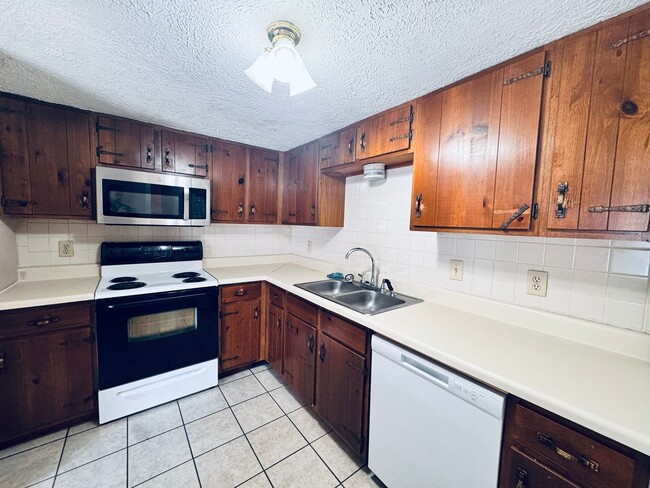Photo - 30 Beacon Ct