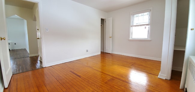 Building Photo - 70 Hobart Pl