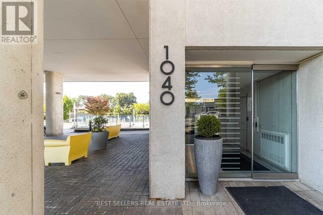 Photo - 1040 The Queensway Unité 715