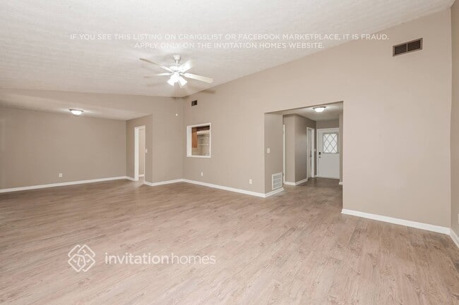 Photo - 454 Fieldstream Way NW