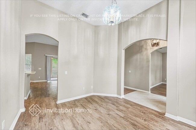 Photo - 305 Oak Springs Dr