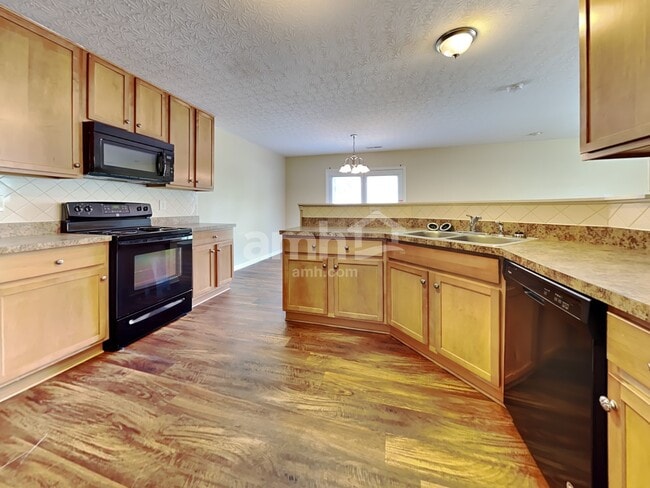 Photo - 320 Hennepin Dr