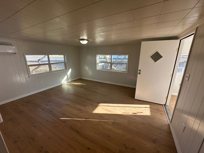 Photo - 310 N Elm St