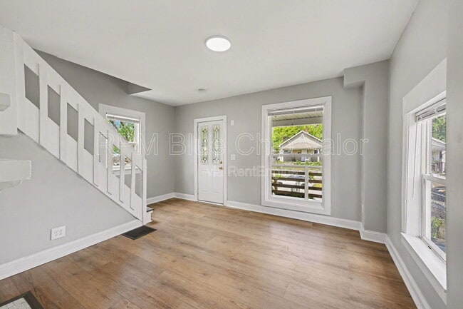 Photo - 1710 Lawn Ave