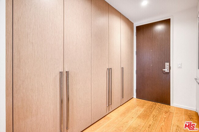 Photo - 877 Francisco St Unidad 526