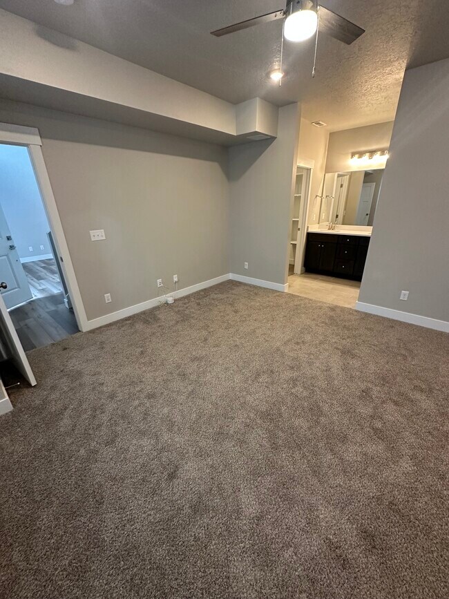 master bedroom - 1088 S High Ridge Rd