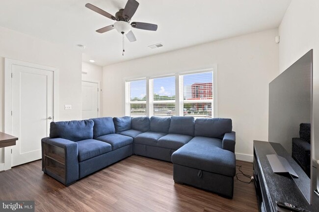 Photo - 44730 Tiverton Sq
