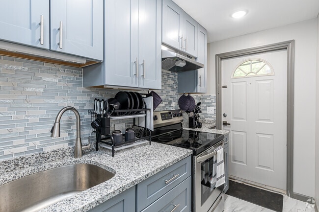 1BR, 1BA - Kitchen