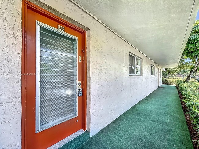 Photo - 3501 Inverrary Dr Unit 102