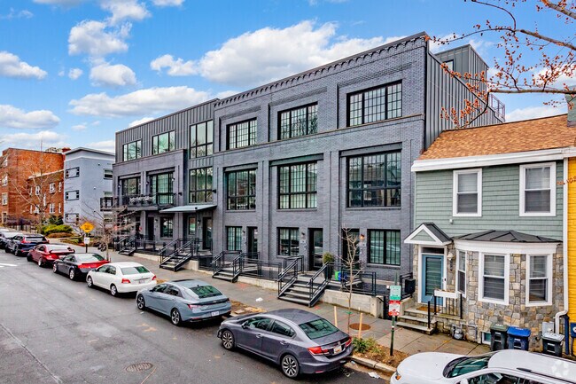 770-774 Girard St NW - Helicopter Factory Apartments
