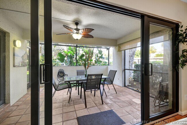 Photo - 318 Oak Harbour Dr Unit 318