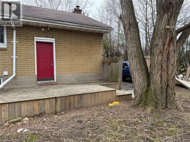 Photo - 180 W 18th St