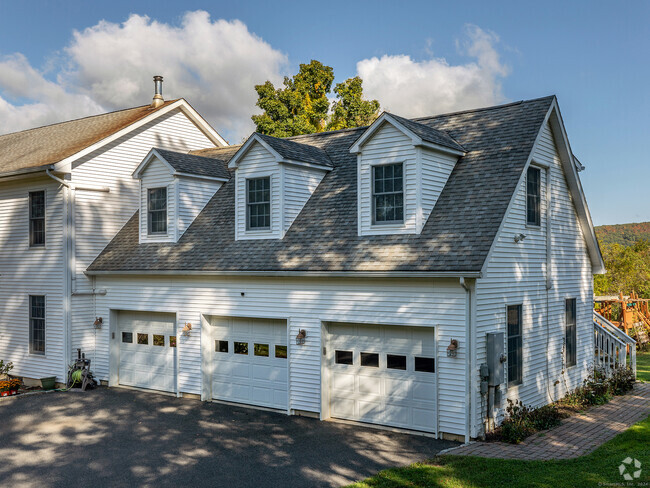 Building Photo - 54 Scofield Hill Rd Rental