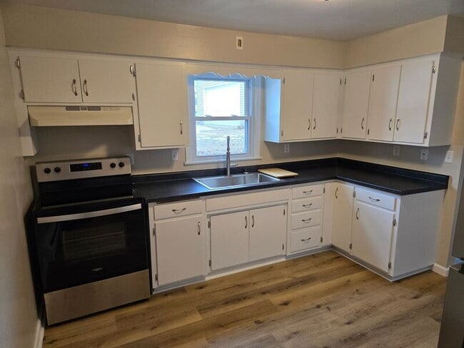 Building Photo - 202 Lincoln St Unit 3