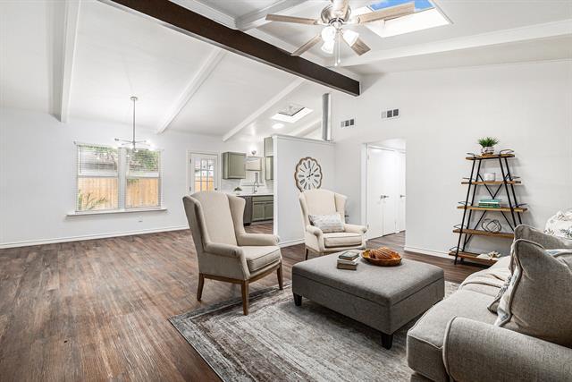 Photo - 736 Sherbrook Dr