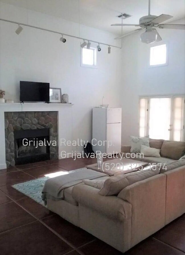 Photo - 1070 E Miles St Unidad 03