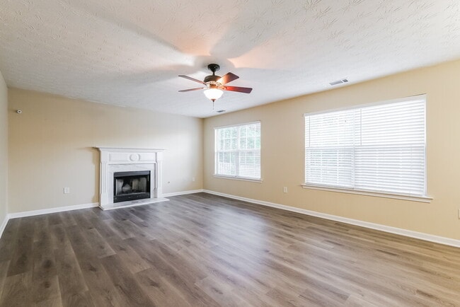 Photo - 4065 Crescent Walk Ln NE