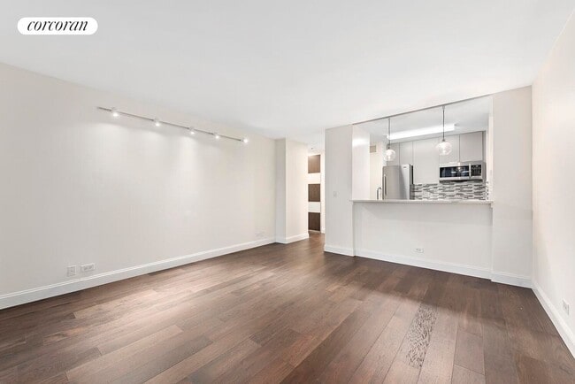 Photo - 145 E 48th St