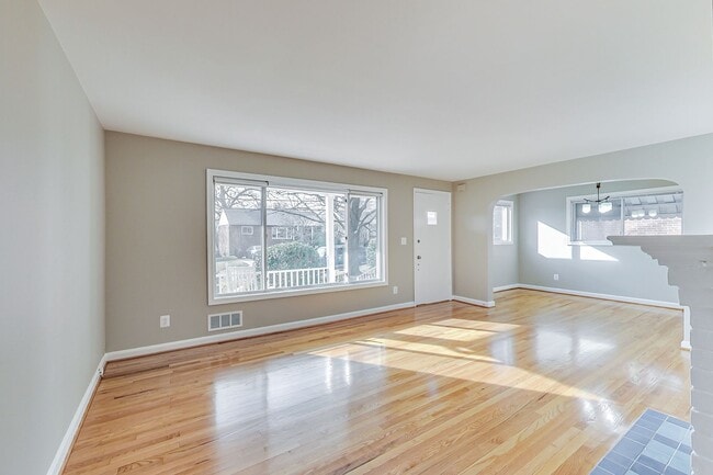 Photo - Spacious 3BR/2BA Rambler with Heated Sun-room and Slate Patio!