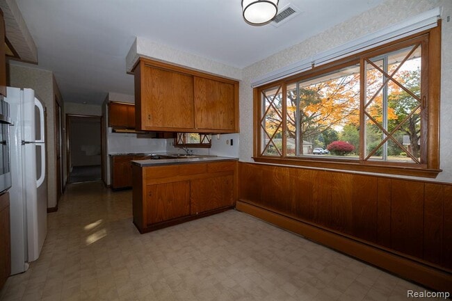 Photo - 851 Helston Rd