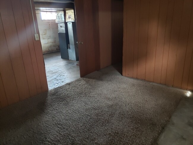2 Bedroom 1 bath house located near downto... - 2 Bedroom 1 bath house located near downto...
