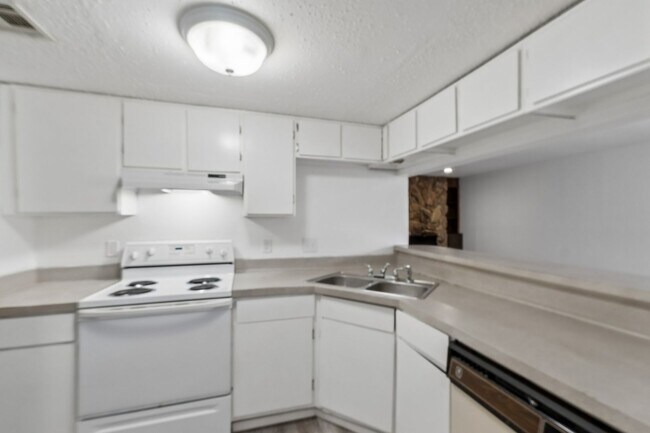 Photo - 3 Bed, 2 Bath Duplex in Midwest City, Ok 73110 Unit 3809