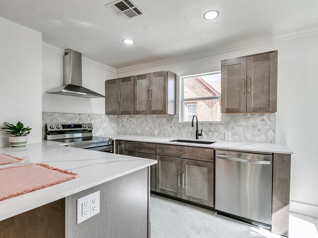 Photo - 2212 N Kelham Ave