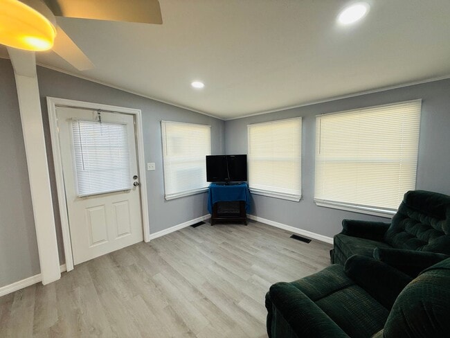 Photo - 4851 W Gandy Blvd