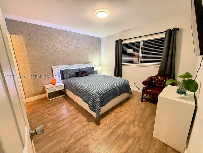Building Photo - 6362 Southgate 2 Unit 2