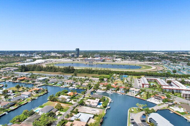 Photo - 401 Golden Isles Dr Unidad 705
