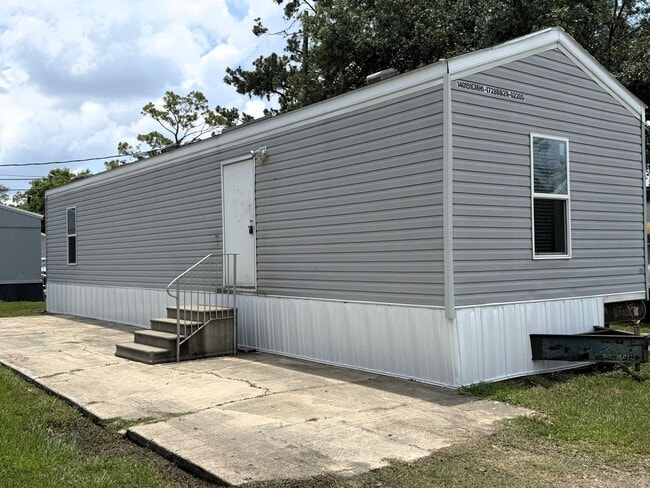 Building Photo - 2-Bed Mobile Home | Water, Trash & Lawn Care Included! Unit 12