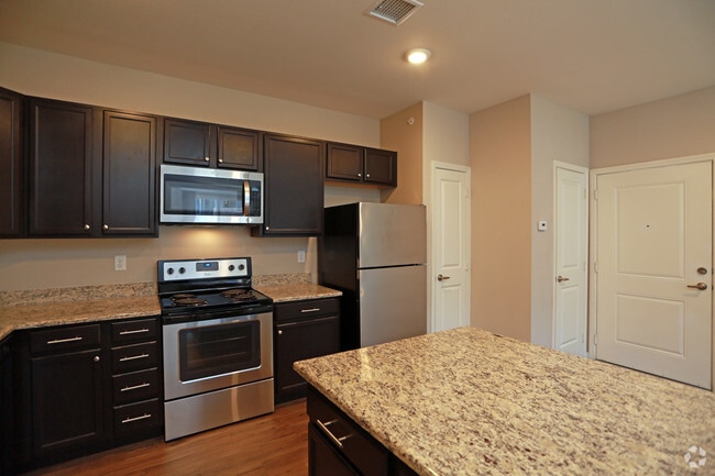 2BR, 1BA - Castlewood