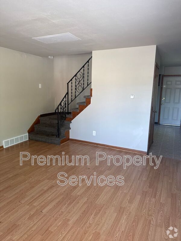 Building Photo - 3120 Prial Ave Unit Apartment 4