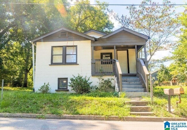 Building Photo - 2207 4th E Pl