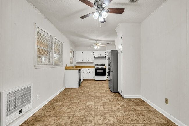 Photo - 711 Hemlock St