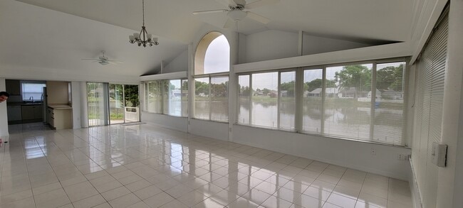 Photo - 2516 56th Ave E