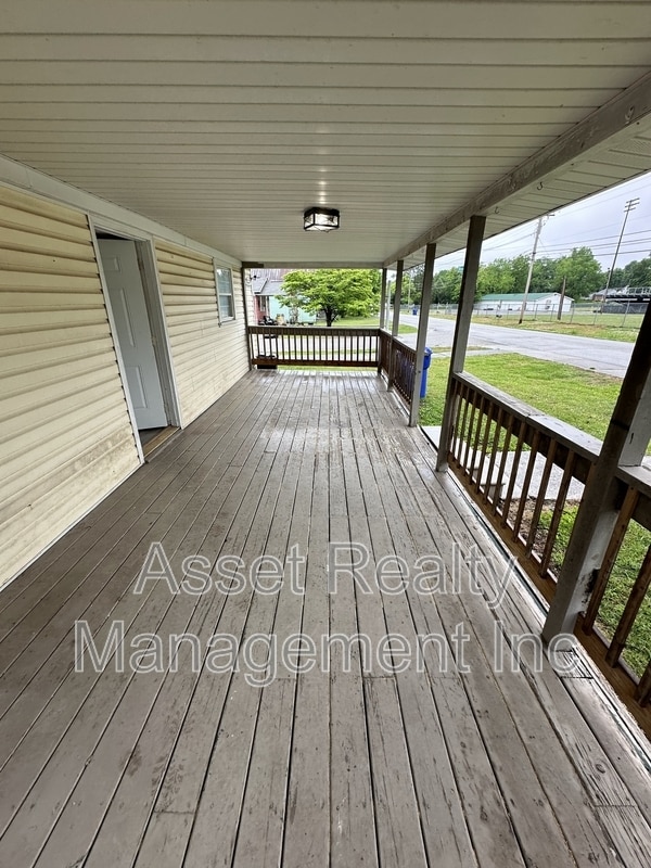 Photo - 500 W Strang St