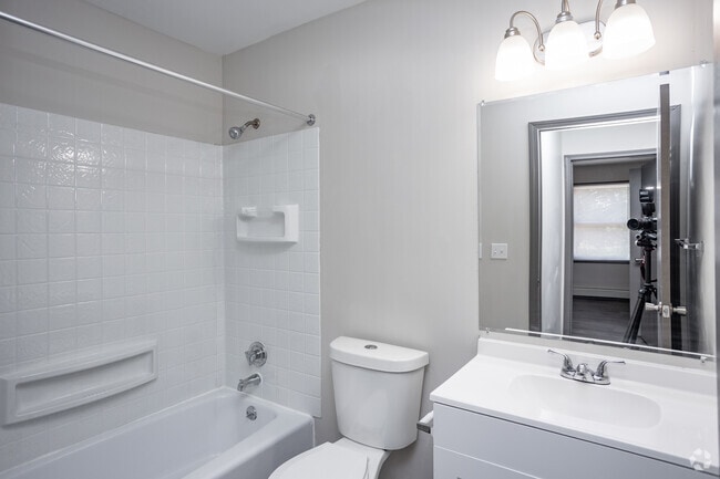 2BR, 1.5BA - Newport Glen Apartments