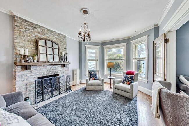Photo - 3808 N Pine Grove Ave Unit 3N