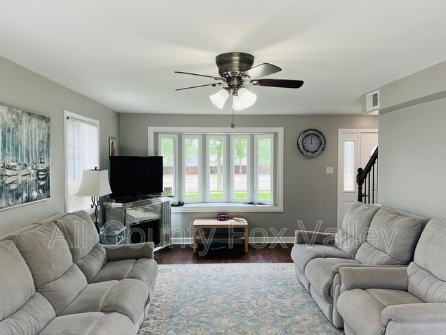 Photo - 1925 W Schaumburg Rd