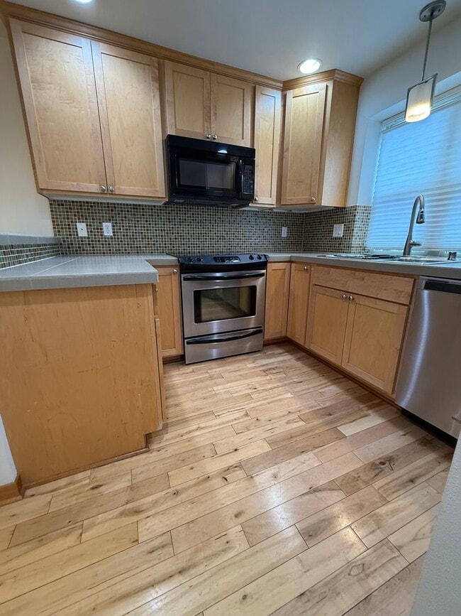 Building Photo - Highland Park Townhome w/ 3BR/2BA at over ...