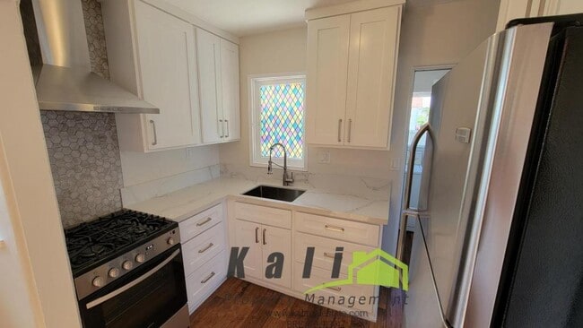 745 1/2 Church Ave - 745 1/2 Church Ave