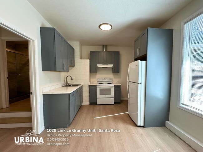 Building Photo - 1029 Link Ln Unit 1029 Link Ln Granny