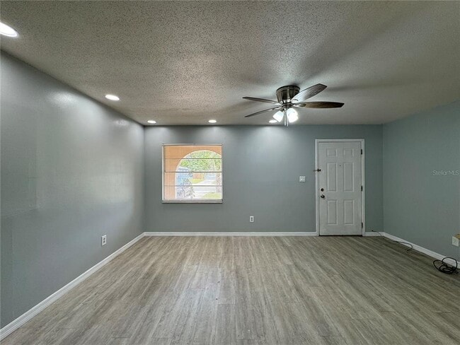 Photo - 775 Hillview Dr